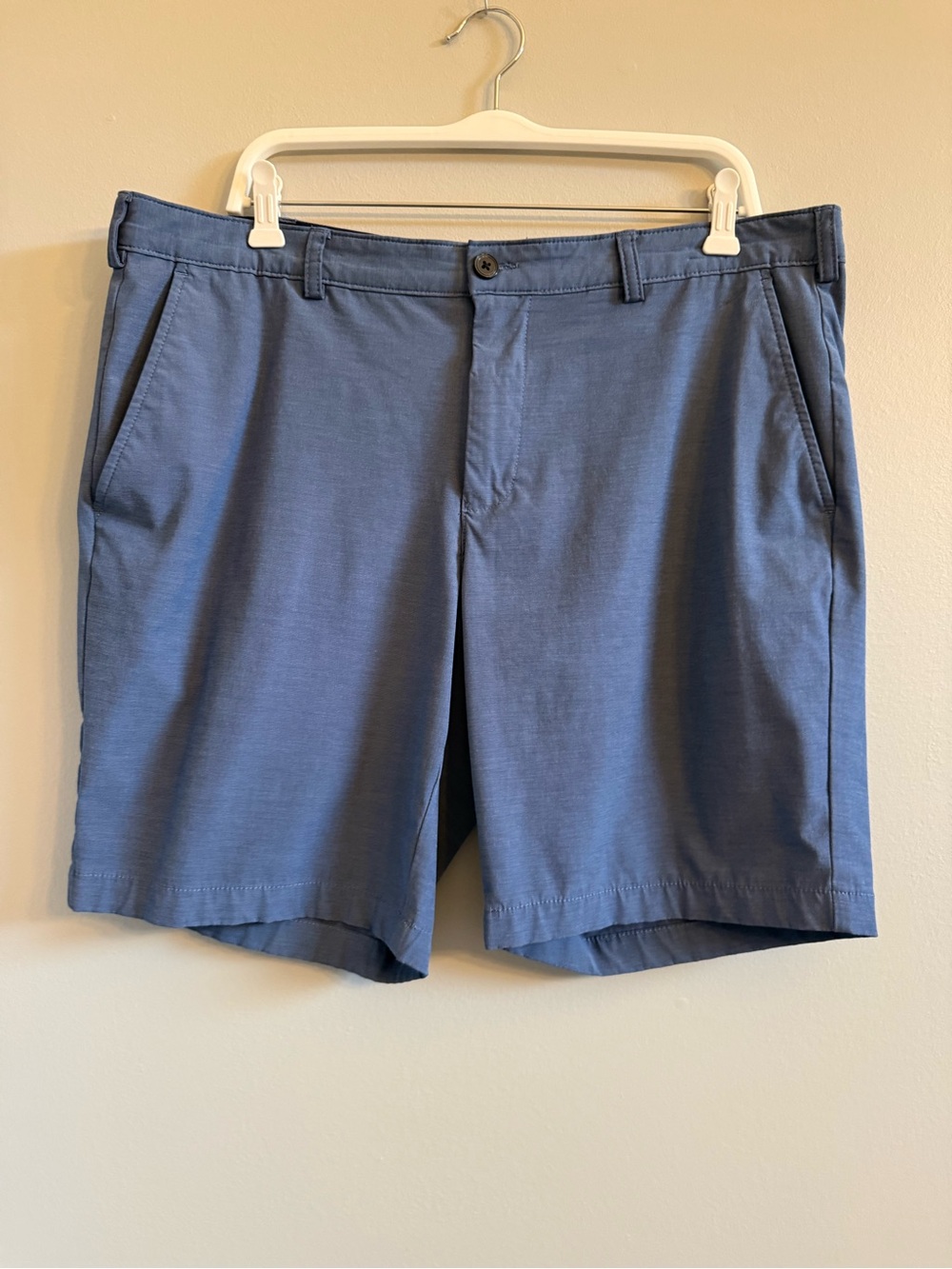 IZOD Golf shorts, blue, 38, like new